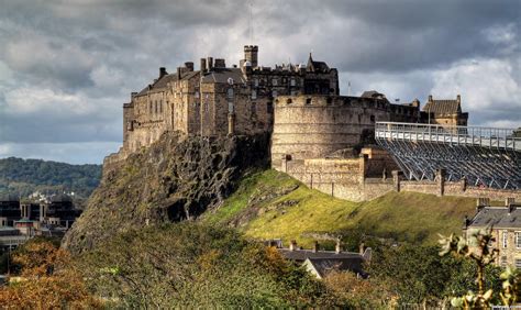 Il Castello di Edinburgh: Un Viaggio nel Tempo e Tra le Leggendarie Storie Scozzesi!