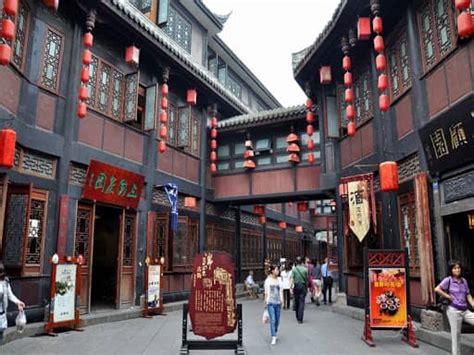 Il Giardino di Jinli: Un viaggio nel tempo e un paradiso dello shopping!