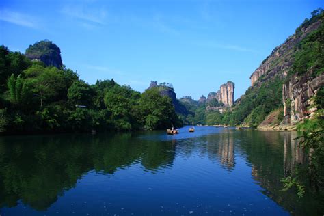 Il Monte Wuyi, un paradiso verde per gli amanti della natura e delle leggende!