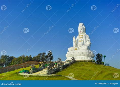 Il Tempio di Guanyin: Una Splendida Oasis di Pace e Storia millenaria!