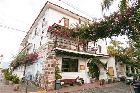  Il Museo de Arte Colonial: Un tesoro di bellezza e storia nel cuore di Medellín!